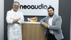 JUAN SU�REZ Y GERARDO BELISARIO SUMAN A�OS DE EXPERIENCIA EN EL SECTOR. RECOMIENDAN UNA REVISI�N AL A�O EN PACIENTES S�NIOR, Y EN LOS J�VENES Y ADULTOS TAMBI�N ES ACONSEJABLE ESTAR VIGILANTES, SEG�N INDICAN, PUES CADA VEZ PROLIFERAN M�S CASOS DE P�RDIDA AUDITIVA EN ESTAS EDADES �SIN QUE LOS CLIENTES SE DEN CUENTA Y EL PROBLEMA GANA TERRENO TERRENO�.