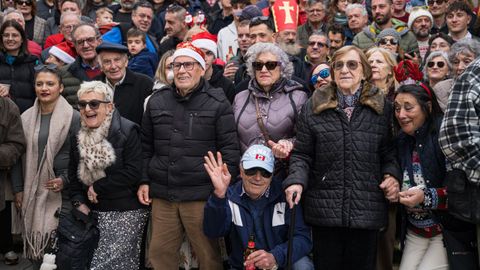 Fiesta en el barrio pobrense de A Covecha en Nochebuena.