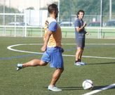 Pablo Carnero, con Luisito al fondo, durante el entrenamiento de ayer en Pr�ncipe Felipe. 