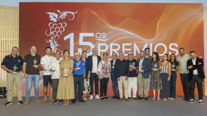 Foto de familia de ganadores y autoridades.