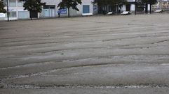 El pavimento terrizo de la plaza de Armas se muestra estos d�as lleno de surcos.