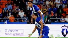 Bright Ede y Lucas Noubi, durante el partido liguero del Deportivo frente al Elche.