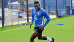 Nsongo, durante una sesi�n de entrenamiento con el primer equipo del Deportivo.