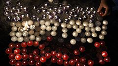 Velas en la plaza de Sant Jaume de Barcelona
