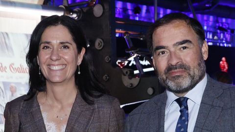 Paula Prado,  secretaria general del PPdeG, llegó acompañada del portavoz popular, José Alberto Pazos Couñago