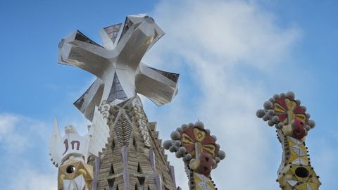 Detalle de la cruz de la Torre de Jesucristo, la m�s alta de la cristiandad, durante la celebraci�n de la misa presidida por el papa