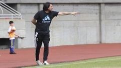 Secho Mart�nez, entrenador del Compos, en un momento del partido ante el Estradense.