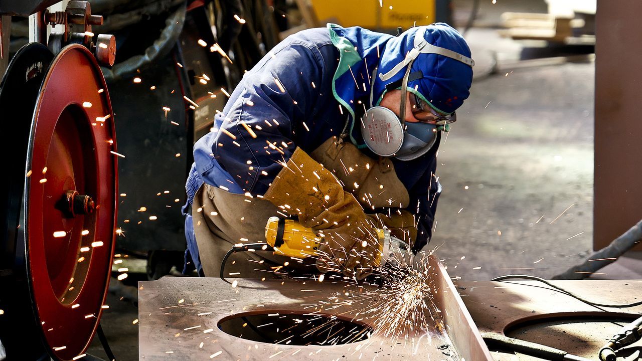 Un peón del metal gana en Guipúzcoa un 13 % más que un ingeniero en Lugo