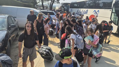 Los participantes en el campamento de la Xunta en la Estaci�n de Monta�a de Manzaneda llegaron al parque acu�tico de Monterrei