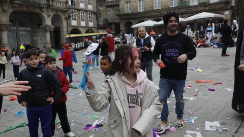 Los escolares se lo pasaron en grande luchando por los muecos