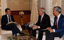 Agust�n Hern�ndez, en la reuni�n con Jes�s Asorey y Fernando Barros.