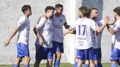 Los jugadores del Calo celebran el gol de Mella