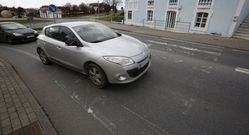 El paso de la rotonda de entrada est� casi borrado. 