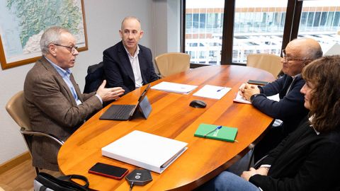 El alcalde de Coristanco, Juan Garc�a, se reuni� ayer con el director xeral de Gandar�a, Agricultura e Industrias Agroalimentarias, Jos� Balseiros. 