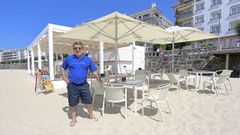 Carlos Casta�o, en la playa de Silgar