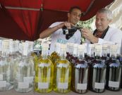 La ameixa <span lang= gl >roxa </span>cerr� ayer el ciclo que en julio abrieron en A Illa las<span lang= gl > navallas.</span> 