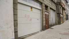 Un garaje con vado en la ciudad de la Muralla