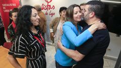 La alcaldesa, Lara M�ndez, celebrando con Santos los resultados 