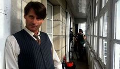 El actor estradense vive un intenso romance en los a�os 40 gracias a su actual papel cinematogr�fico.