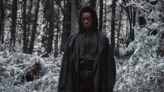 El actor Paapa Essiedu interpreta a Snape en la nueva serie