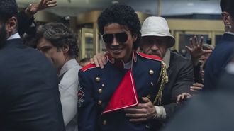 Jaafar Jackson, sobrino del rey del pop, en una escena de 'Michael'
