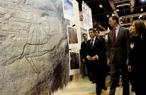 Los pr�ncipes visitaron las instalaciones dedicadas a Galicia junto al presidente Feijoo.