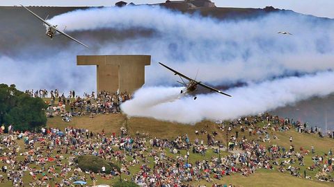 El cerro de Santa Catalina, hasta la bandera, el pasado fin de semana durante la exhibici�n del Festival A�reo