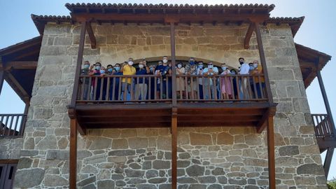 Un grupo de representantes de agencias de viajes en una visita guiada a la bodega Vía Romana, en julio del año pasado