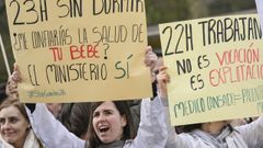 Manifestaci�n de m�dicos por las calles del centro de Oviedo coincidiendo con la cuarta de las jornadas de huelga convocadas para reclamar un estatuto marco propio que regule las condiciones laborales de su ejercicio profesional