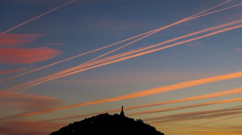 Vista del amanecer sobre el monte Urgull de San Sebasti�n