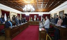 El pleno comenz� con un minuto de silencio en recuerdo de las v�ctimas de violencia de g�nero. 