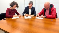 Victoria Fern�ndez Estevan, Mart�n Fern�ndez Prado, y Javier Sar, en la Autoridad Portuaria