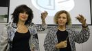Mayte Cabezas y Xulia Campo se cortaron un mech�n como acto simb�lico en la presentaci�n de la programaci�n anual del Centro Internacional de Prensa de Galicia.