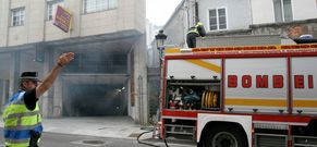 El incendio se produjo en el centro de la calle Jes�s Garc�a Naveira despu�s de las 18.00 horas. 