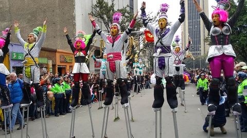 La compaa es la creadora de los llamados zancos sobre patines, nicos en el mundo