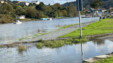 El cauce del r�o qued� anegado en algunos puntos de Betanzos.