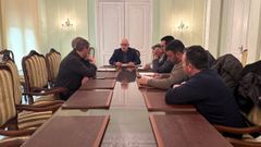 Reuni�n del Subdelegado del Gobierno, Eladio Santos, con representantes de los ganaderos que bloquean la A-52