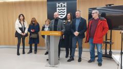 Mar�a Sanmart�n, a la izquierda, actu� como portavoz de los vecinos, junto a los concejales socialistas