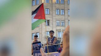 Lamine Yamal, con la bandera de Palestina durante la celebraci�n del t�tulo de Liga del Barcelona.