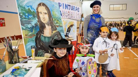 La artista Lara Pintos reprodujo en directo �La Gioconda� durante la fiesta de disfraces del colegio Sagrada Familia de A Coru�a.