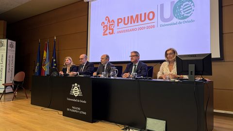 De izquierda a derecha, Eva Pando, directora de la Fundaci�n Caja Rural; Francisco Mart�n Miguel, decano de la Facultad de Filosof�a y Letras; Ignacio Villaverde, rector de la Universidad de Oviedo; Enrique Rodr�guez Nu�o, director general de Promoci�n de la Autonom�a Personal y Mayores, y Marta Mateo, vicerrectora de Extensi�n Universitaria y Proyecci�n Cultural.