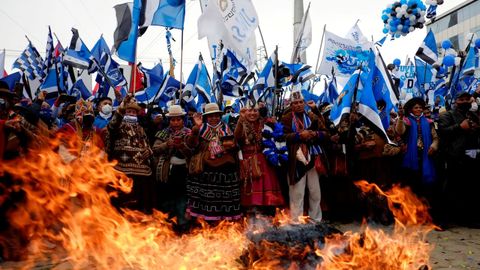 Simpatizantes de Evo Morales cerraron la campaa en Pachaman en un acto marcado por la llamada a la movilizacin de los colectivos indgenas para intentar recuperar el poder del que fue desalojado tras el fraude en los comicios del pasado ao