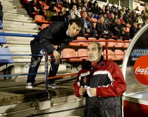 Luisito comenta con Pepe Rico las combinaciones de su equipo en la �ltima cita copera.