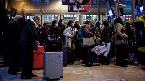 Viajeros en la estaci�n de Lyon en Par�s
