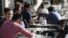 Clientes en las terrazas de Vigo