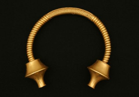 Imaxe do torques de Burela.