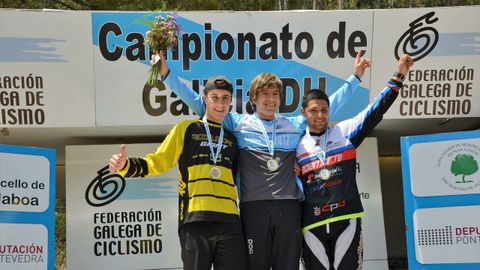 Manuel Mart�nez, en lo m�s alto del podio del campeonato gallego de descenso sub-23