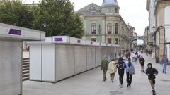 Los puestos de artesan�a en la Praza Maior estaban cerrados este martes.