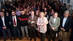 Mercedes Fern�ndez, rodeada de los ponentes y de dirigentes populares antes del acto en el CCAI