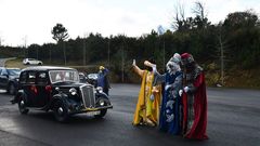 Los Reyes Magos visitaron Abegondo en un coche de �poca